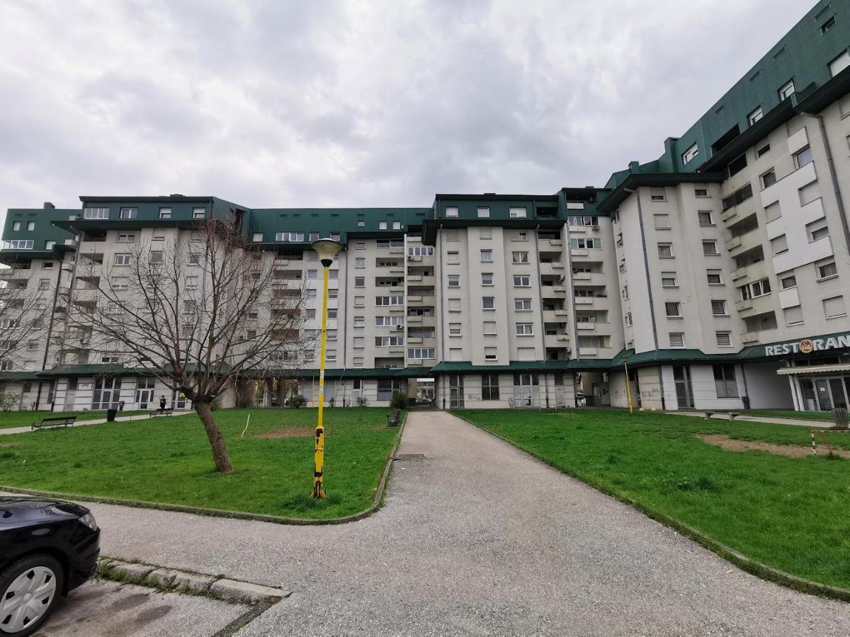Family Apartment トゥズラ エクステリア 写真